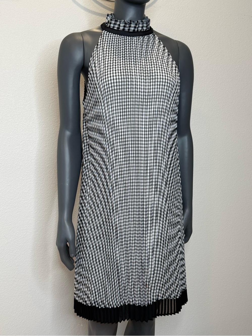 White House Black Market Halter Neck Pleated Shift Mini Dress Fit & Flare  10